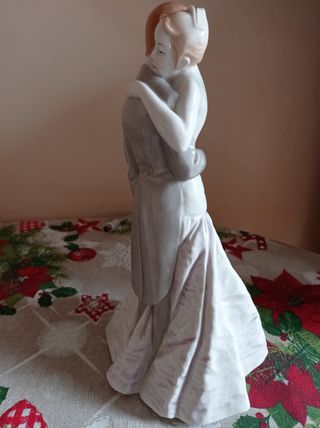 FIGURA PORCELANA