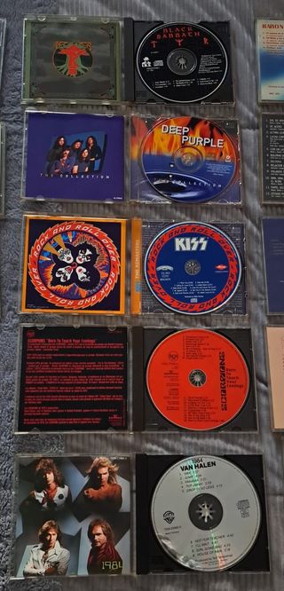 30 CD'S DE ROCK + MUEBLE - No se venden sueltos