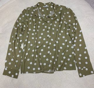 Blusa verde de lunares