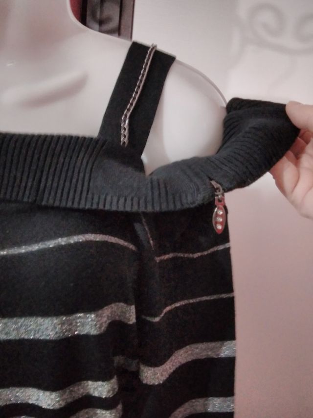 Maglioncino con spalle scoperte