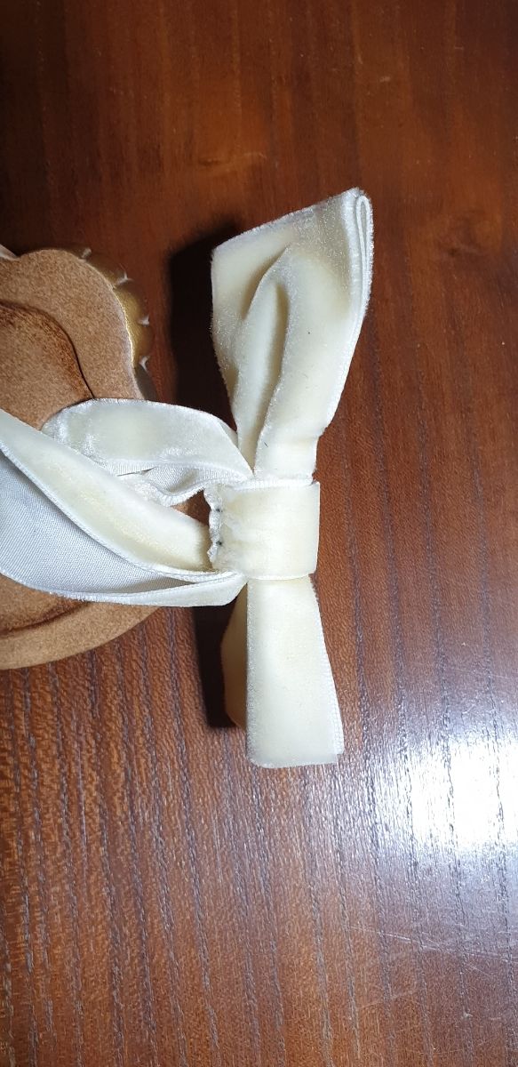 Formella "Thun" con Angelo sulla Luna