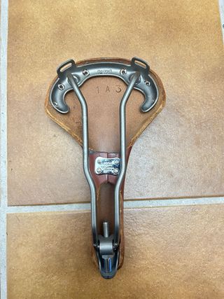 Sella per bici da corsa Brooks in pelle e titanio