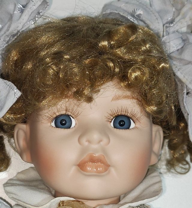 Bambola vintage in porcellana