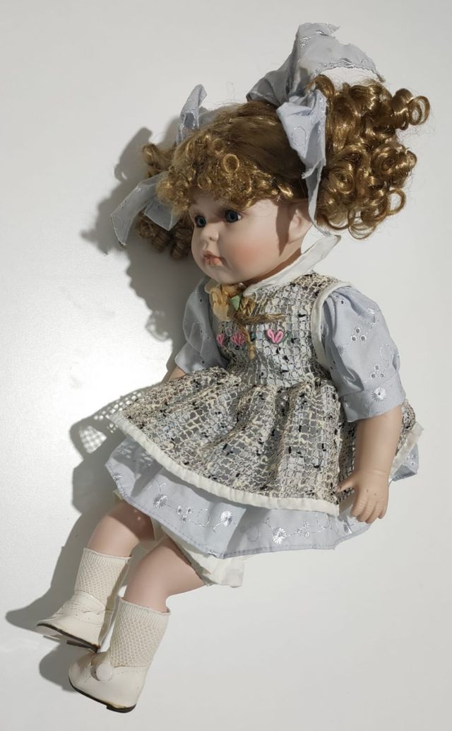 Bambola vintage in porcellana