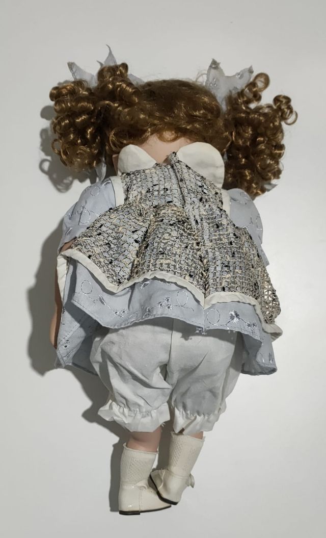 Bambola vintage in porcellana