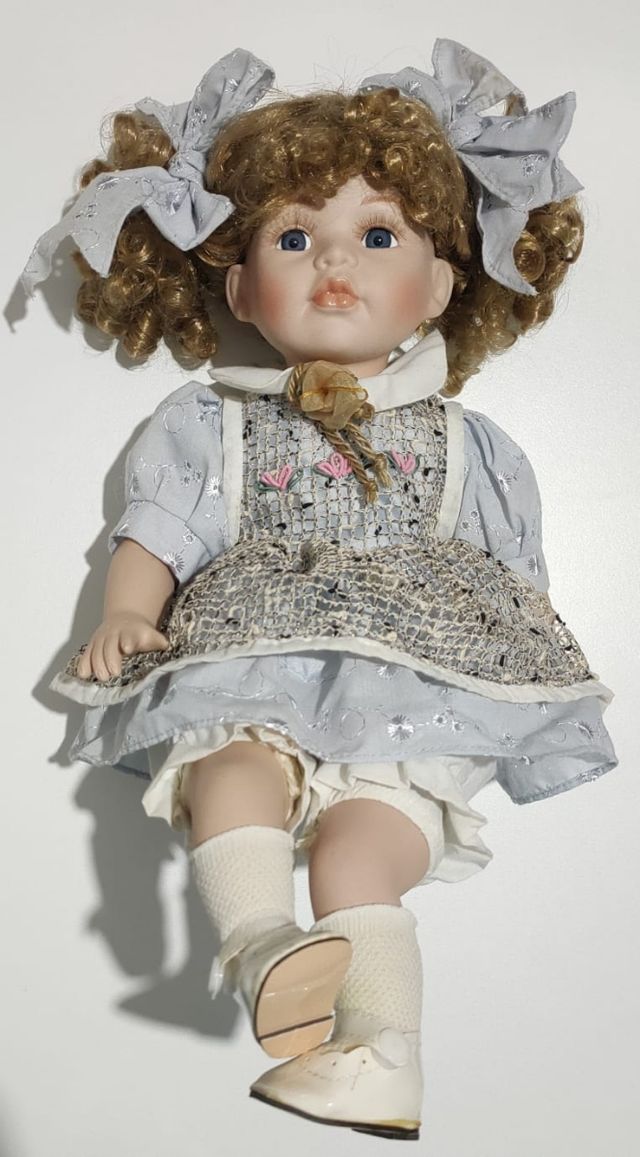 Bambola vintage in porcellana