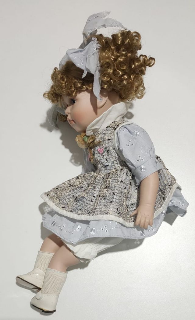 Bambola vintage in porcellana