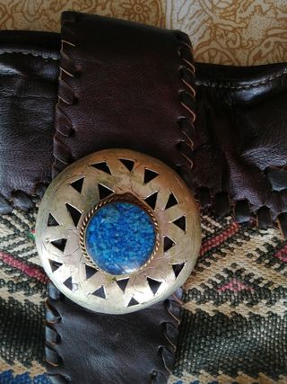 Bolso grande de cuero. Sin marca.