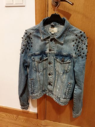 Chaqueta tejana con tachuelas talla M