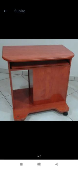 Scrivania compatta con rotelle