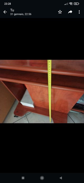 Scrivania compatta con rotelle