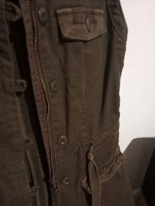 Chaqueta verde militar sin mangas