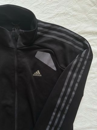 chaqueta adidas negra deportiva