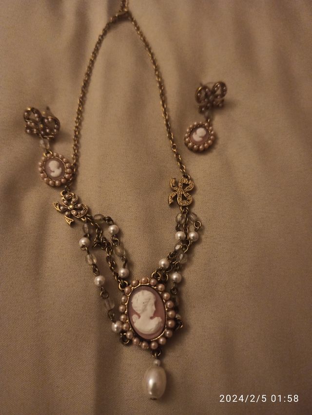 Juego de collar y pendientes Vintange.