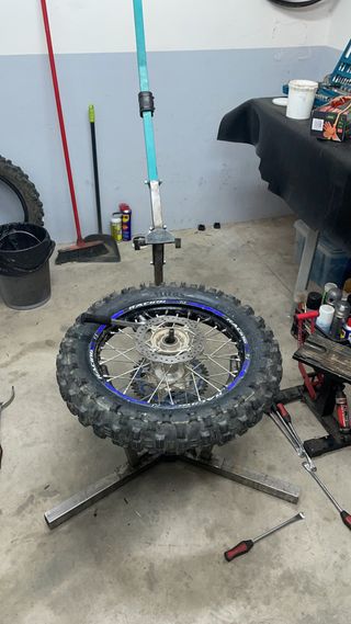 montaje y desmontaje neumaticos enduro