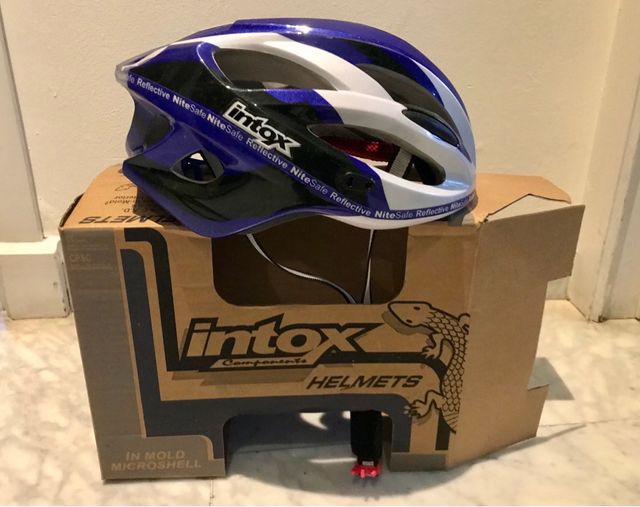 Casco bici marca Intox nuevo