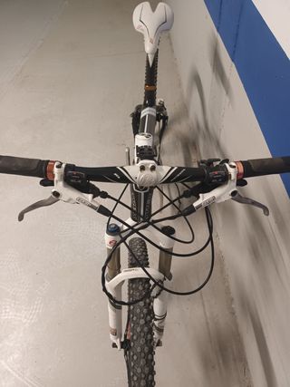 Bicicleta MTB TREK Cuadro de carbono 