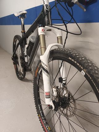 Bicicleta MTB TREK Cuadro de carbono 