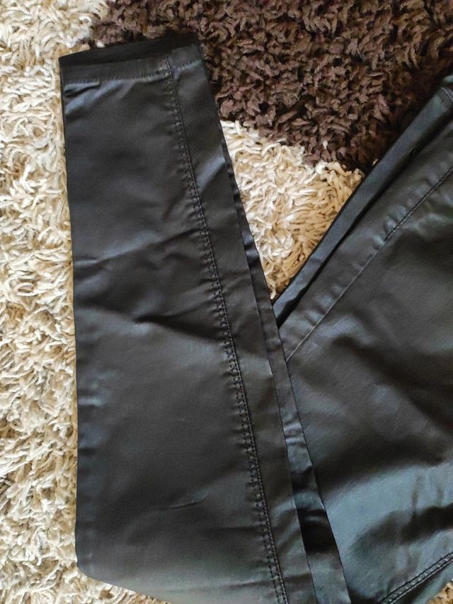 Pantaloni Stradivarius