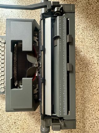Maquina de escribir OLIVETTI LINEA 98