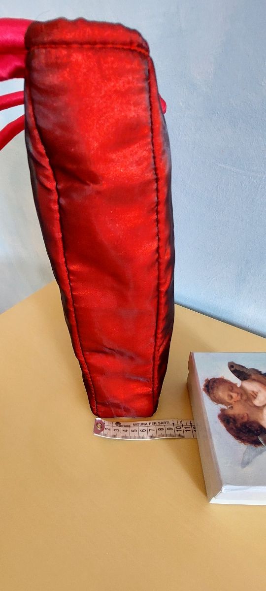 Borsa rossa con ricamo. Borsetta donna. Sac.