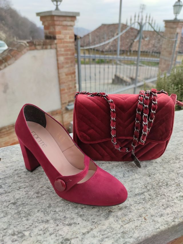 Set scarpe con tacco e borsa