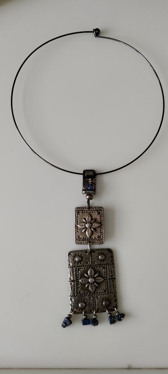 Gargantilla con colgante 