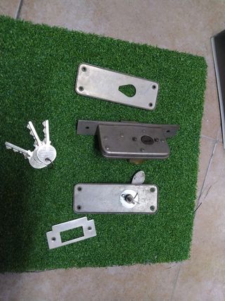 Cerradura nueva pero antigua