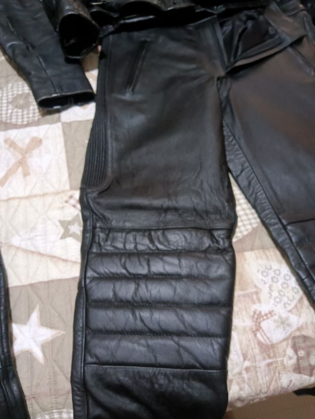 Trajes de cuero para hombre y mujer