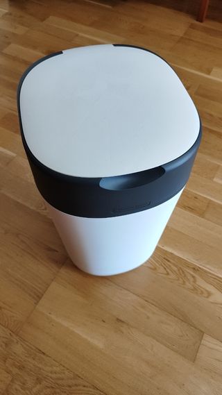 Papelera de pañales Tommee Tippee.