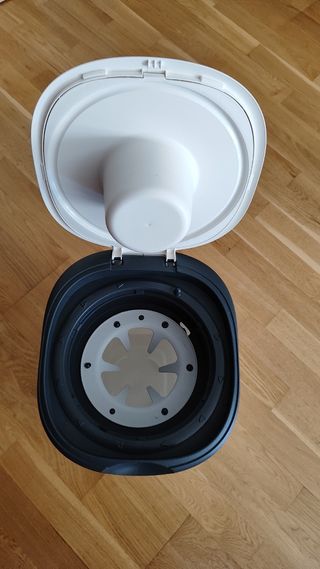 Papelera de pañales Tommee Tippee.