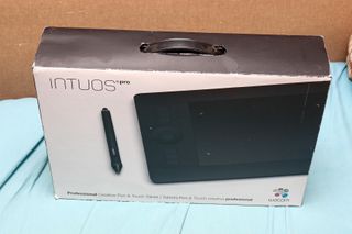 Tableta gráfica Wacom Intuos PRO S + HDD 320GB