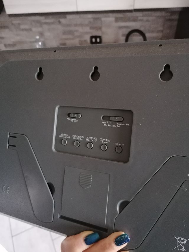 1 orologio +2 sveglie