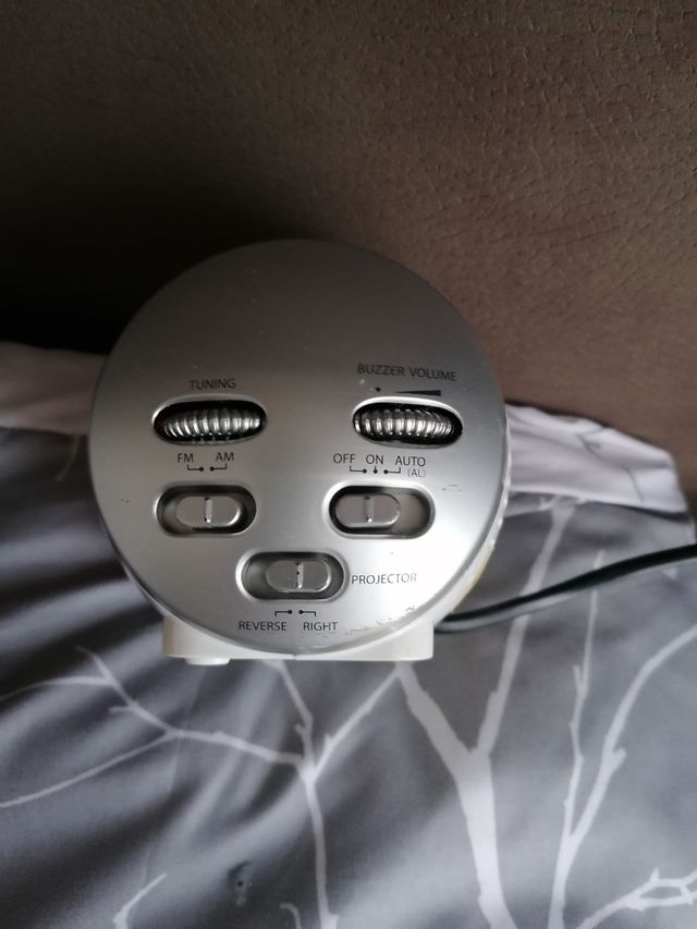 1 orologio +2 sveglie