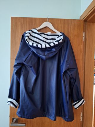Chubasquero azul marino 
