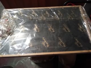 Tavolino di servizio in camera.