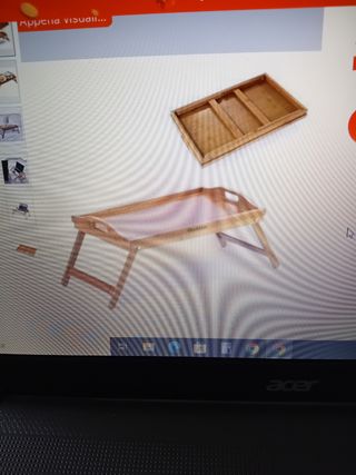 Tavolino di servizio in camera.