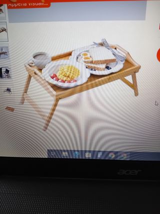 Tavolino di servizio in camera.