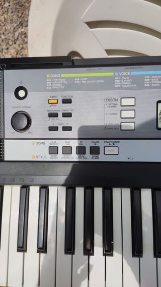 Teclado Yamaha YPT 240