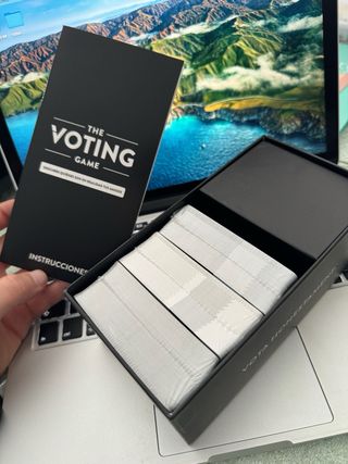 The Voting Game - Juego de cartas