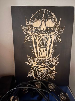 Tavola intagliata a mano skull 