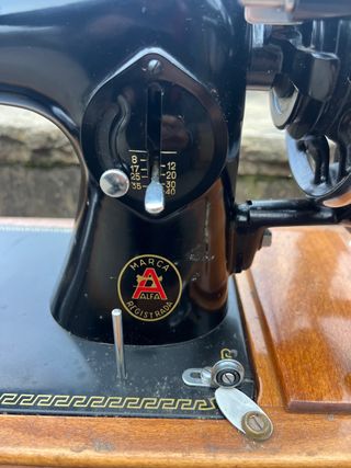 Maquina de coser Alfa