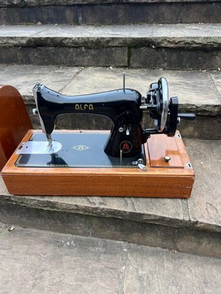 Maquina de coser Alfa