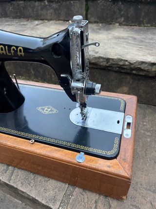 Maquina de coser Alfa