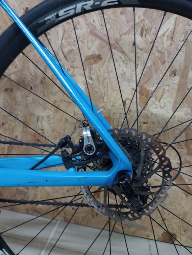 Bicicleta carretera carbono y disco GIANT Defy