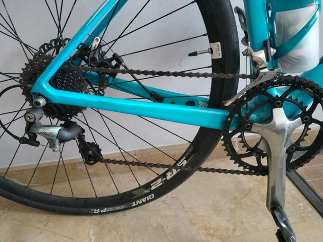 Bicicleta carretera carbono y disco GIANT Defy