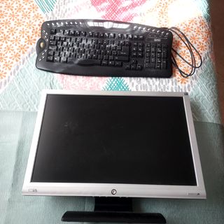 Pantalla  y teclado ordenador.