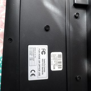 Pantalla  y teclado ordenador.