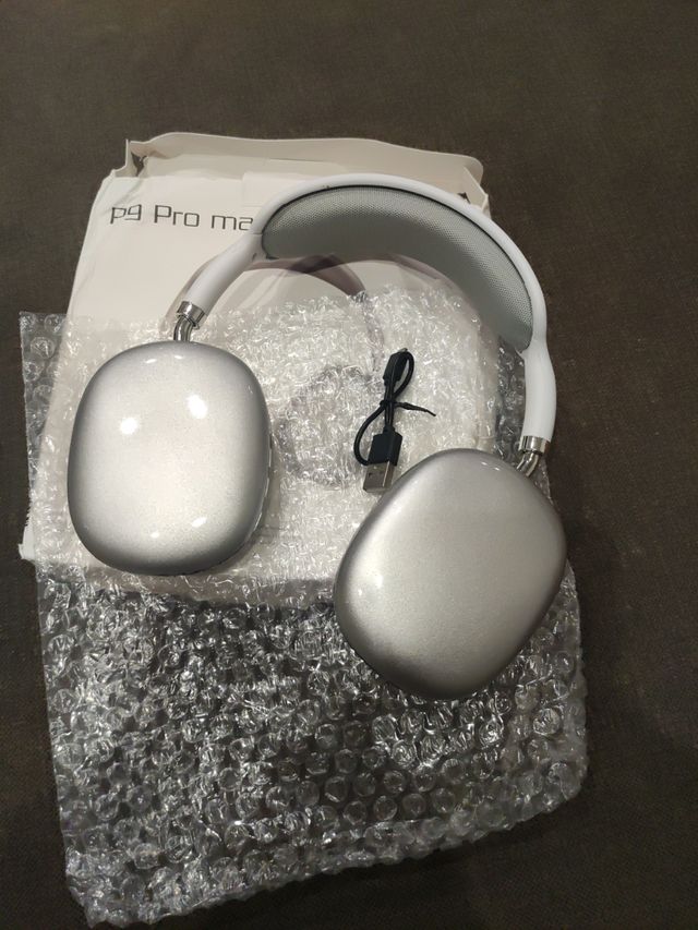 Auriculares P9 Pro Max plata y blanco