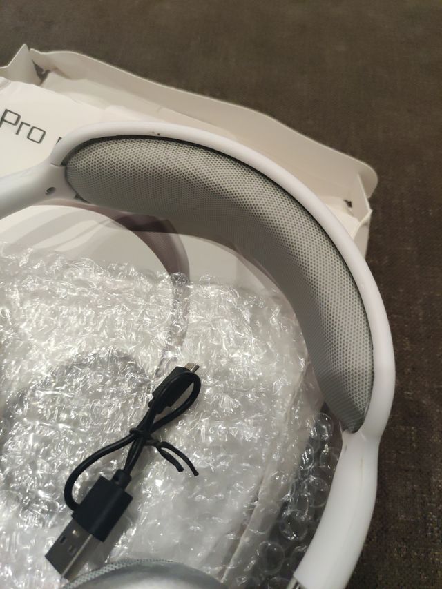 Auriculares P9 Pro Max plata y blanco